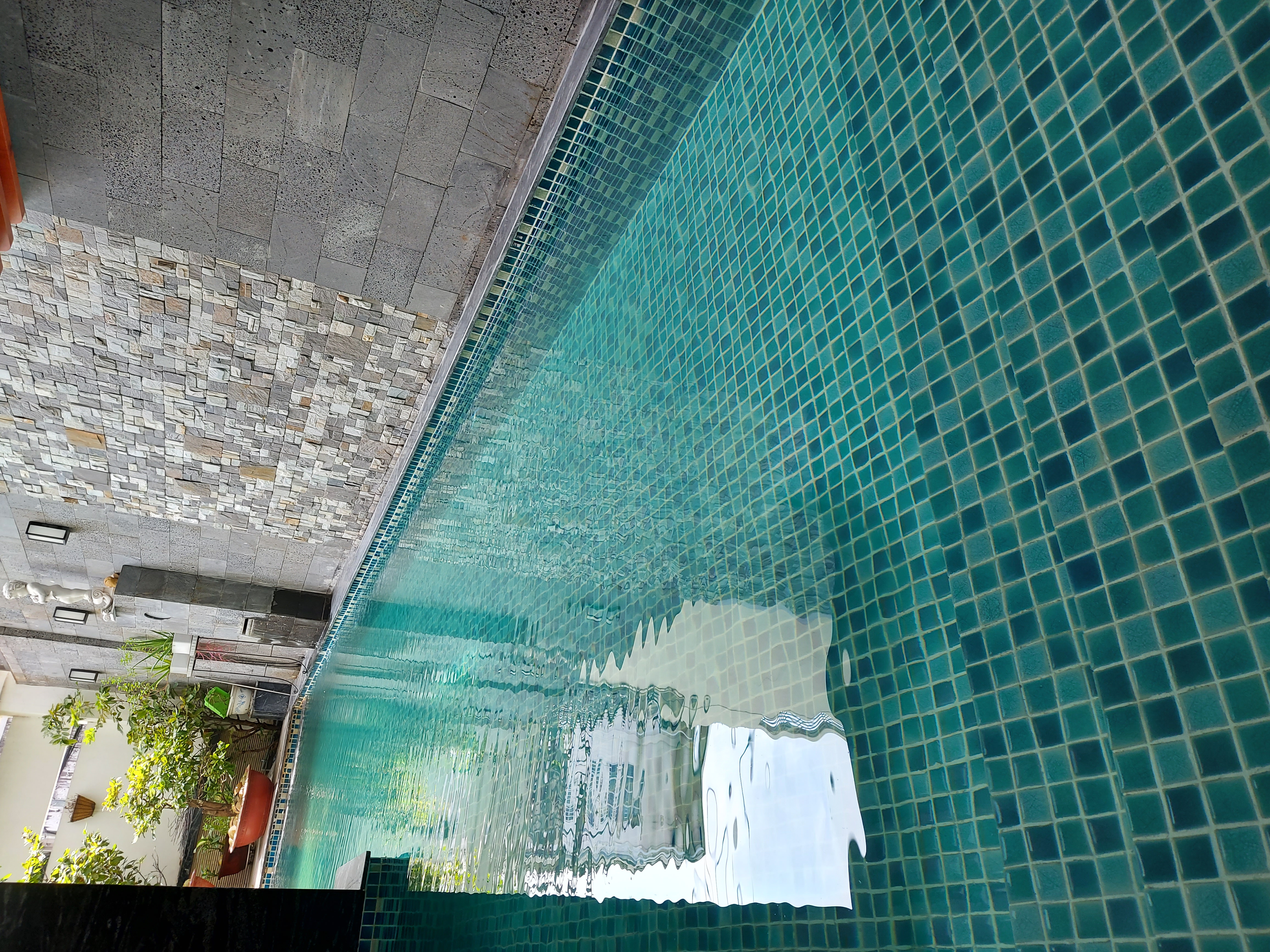 HỒ BƠI MOSAIC - CÔ HOA Q5